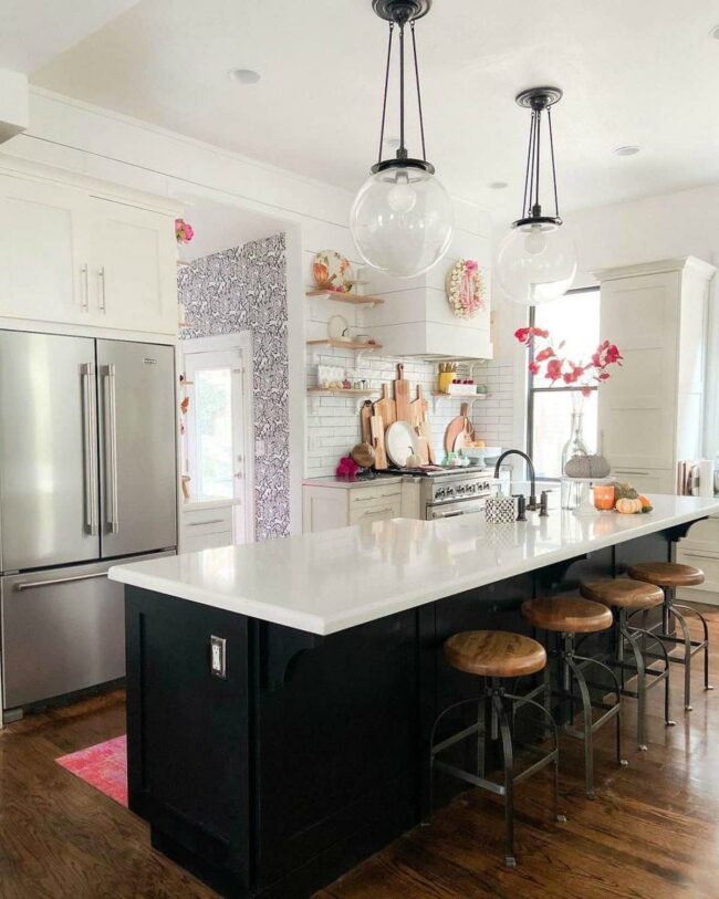 Obsidian Island White Crown Lighting