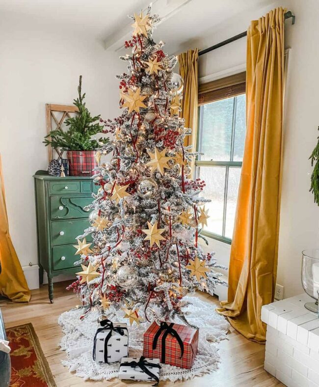 Vintage Lace Golden Holiday Magic