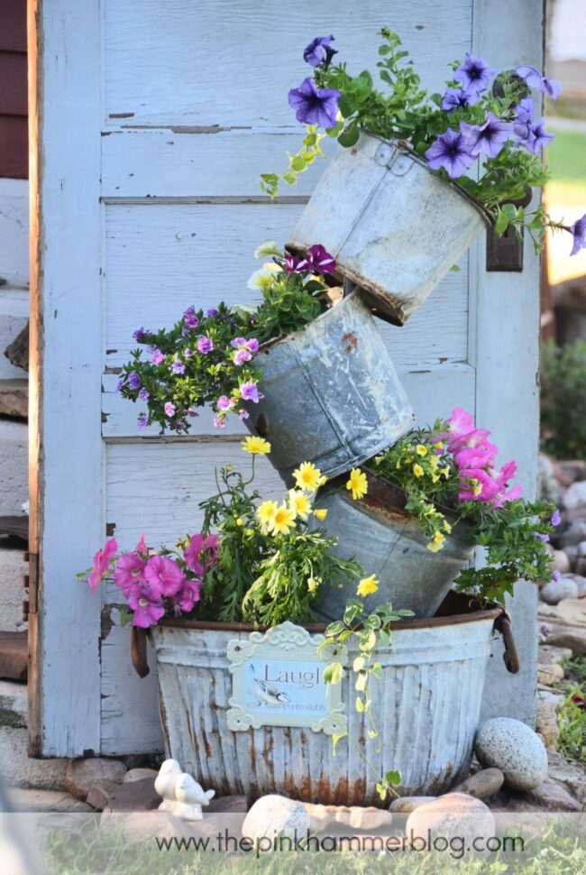 Tilting Flower Tower Cascade