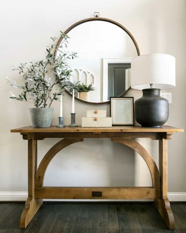 Gray Woodland Entryway Sophistication