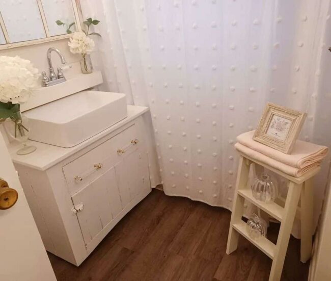 Dotted Curtain Brightens Crisp Bathroom