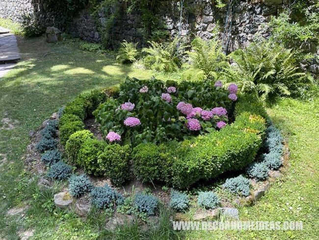 Circular Hydrangea Haven in Stone