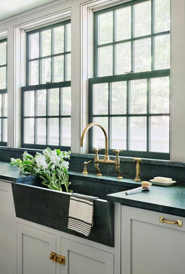 Dark Sink Golden Faucet Statement
