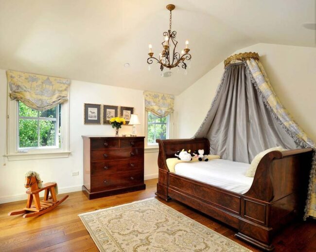 Regal Gold Crown Canopy Magic