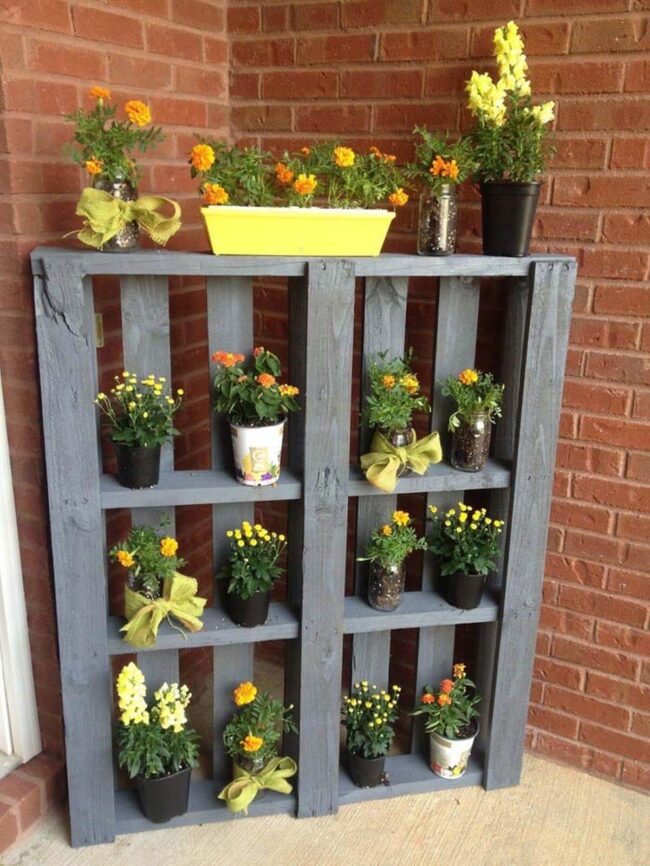 Green Vertical Symphony / Pallet Garden Walls