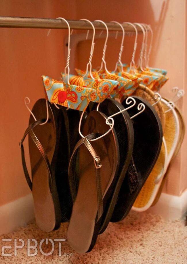 Colorful Wire Sandal Suspension Rack