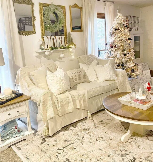 Luminous Gold Frames Expanded Space