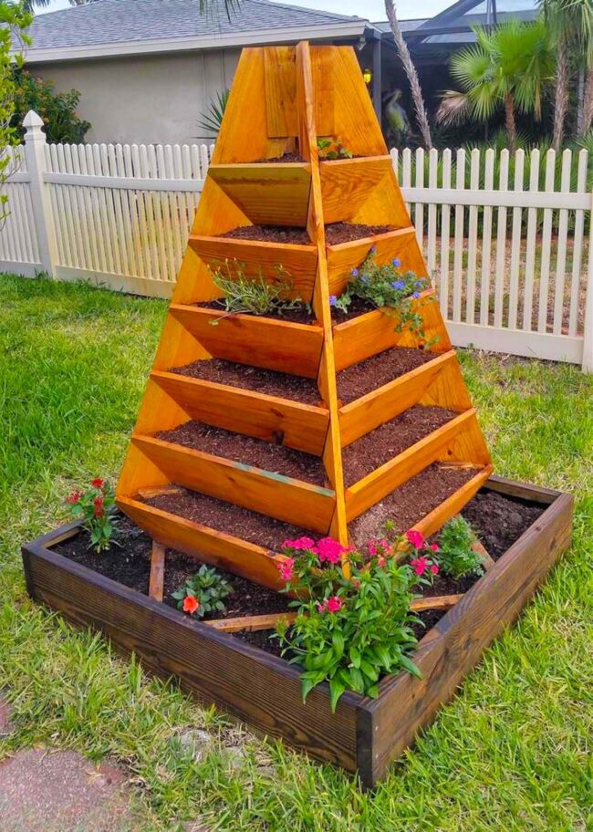 Green Heights Wooden Pyramid Planter