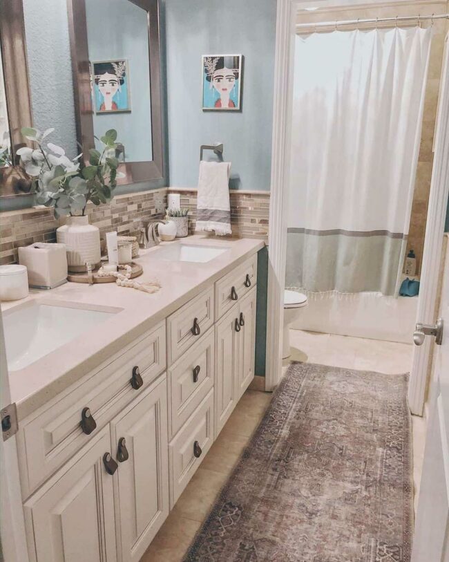 Antique Red Runner Breaks Neutral Calm