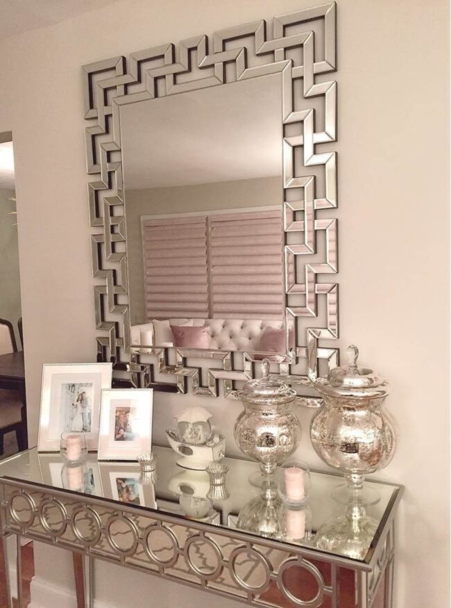 Reflective Silver Mirrored Design Centerpiece