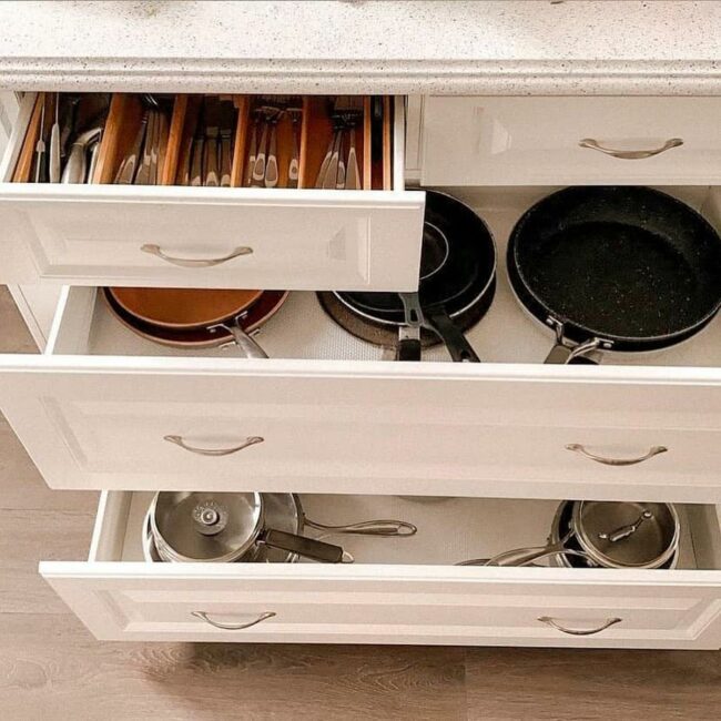 Spacious Drawers Maximize Kitchen Efficiency