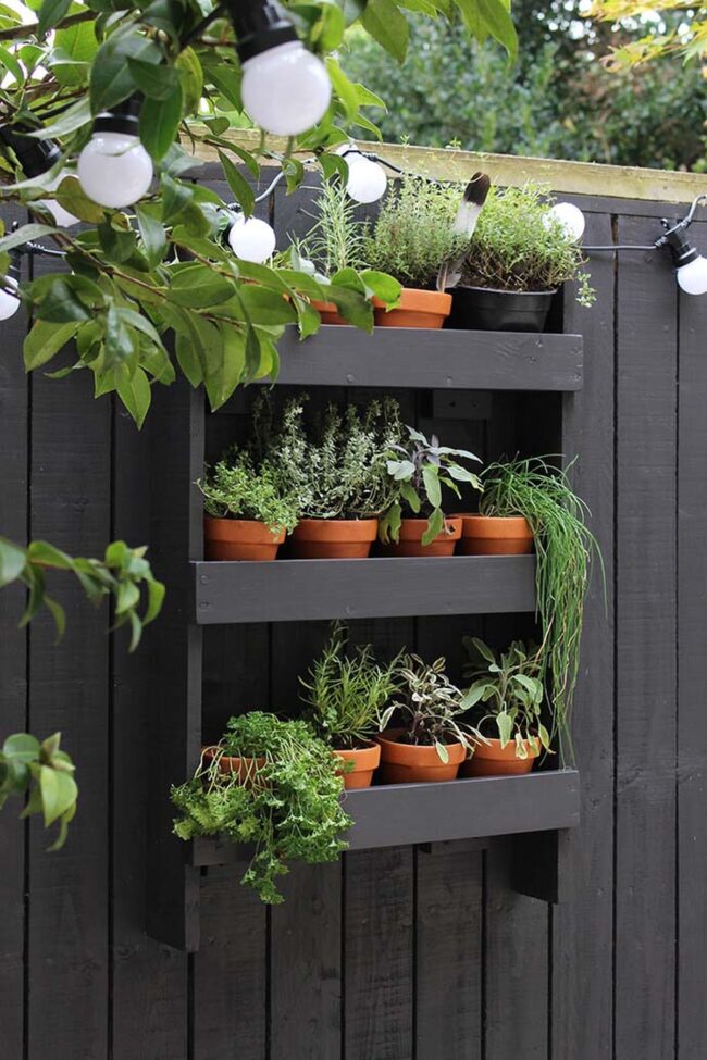 Grey Fence Planter Maximizes Urban Gardens