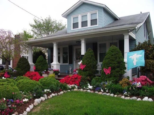 Cottage Garden: Blooming Colorful Sanctuary