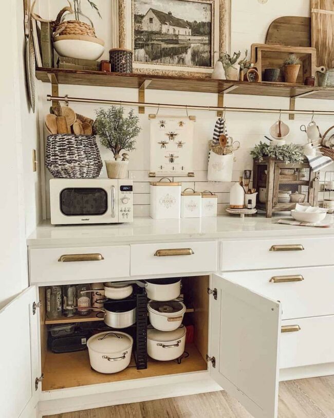 Metallic White Kitchen Shelves Harmony