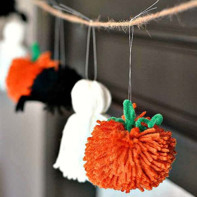 Spooky Pom-Pom Halloween Parade