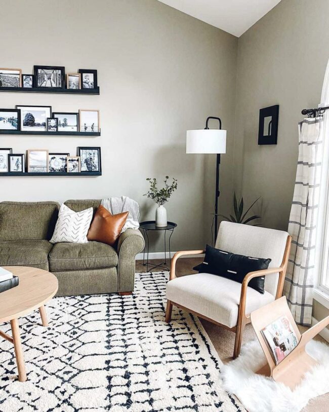 Verdant Memories on Black Shelves