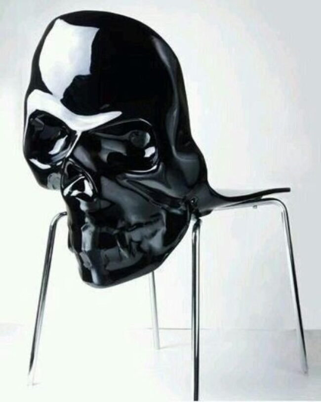 Noir Skull Throne