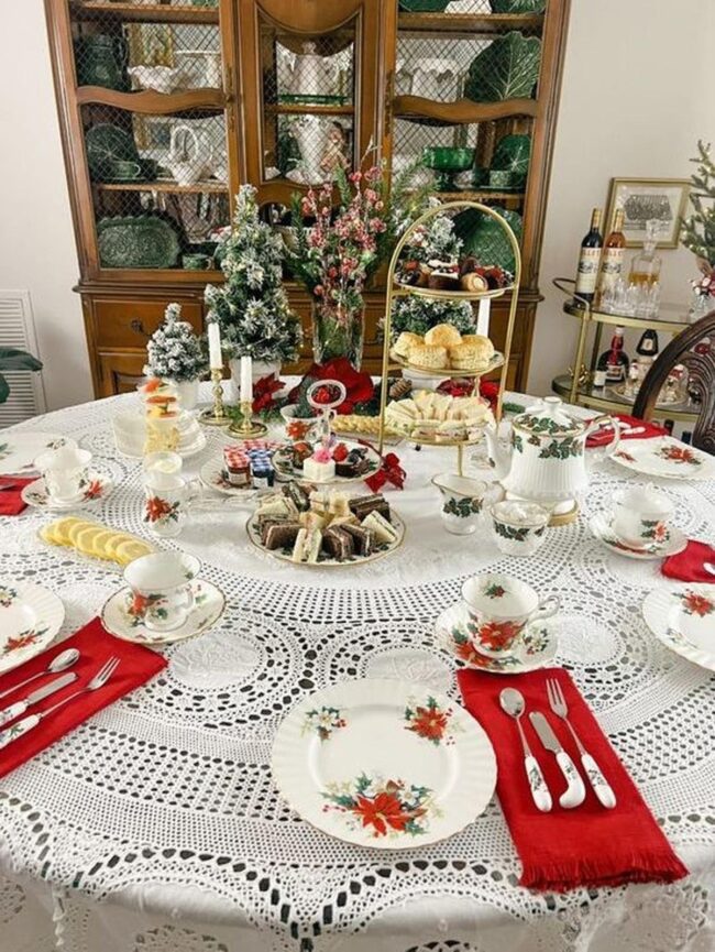 Crimson Festive Tablescape