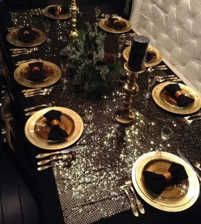 Black Gold Dining Allure