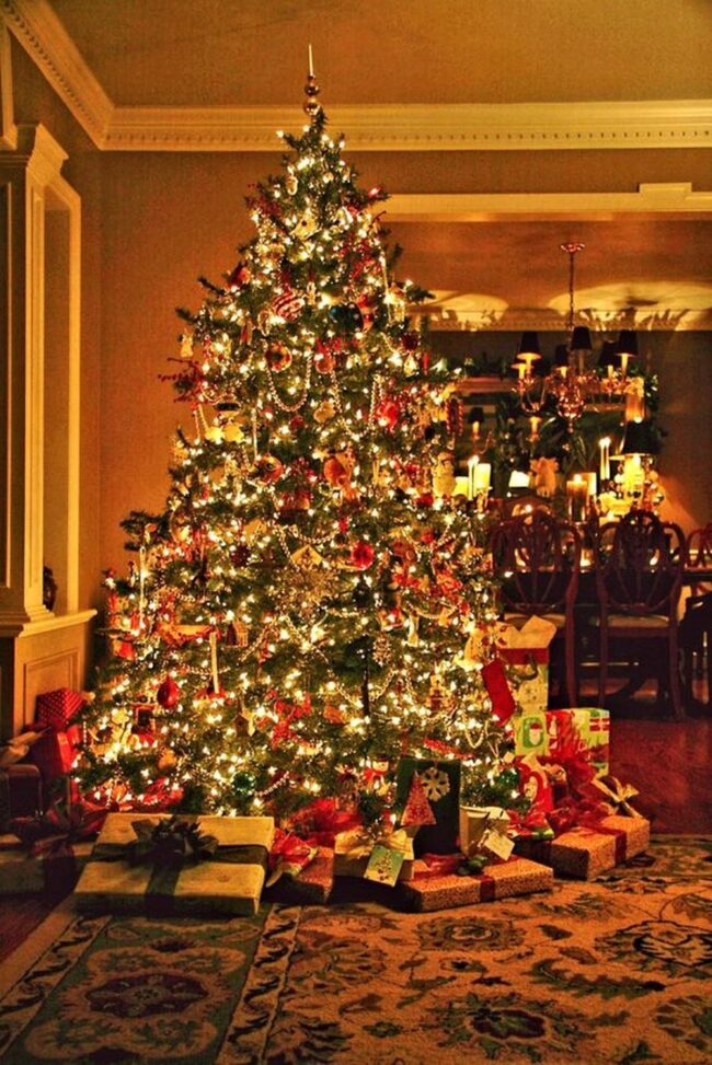 Sparkling Golden Christmas Moments