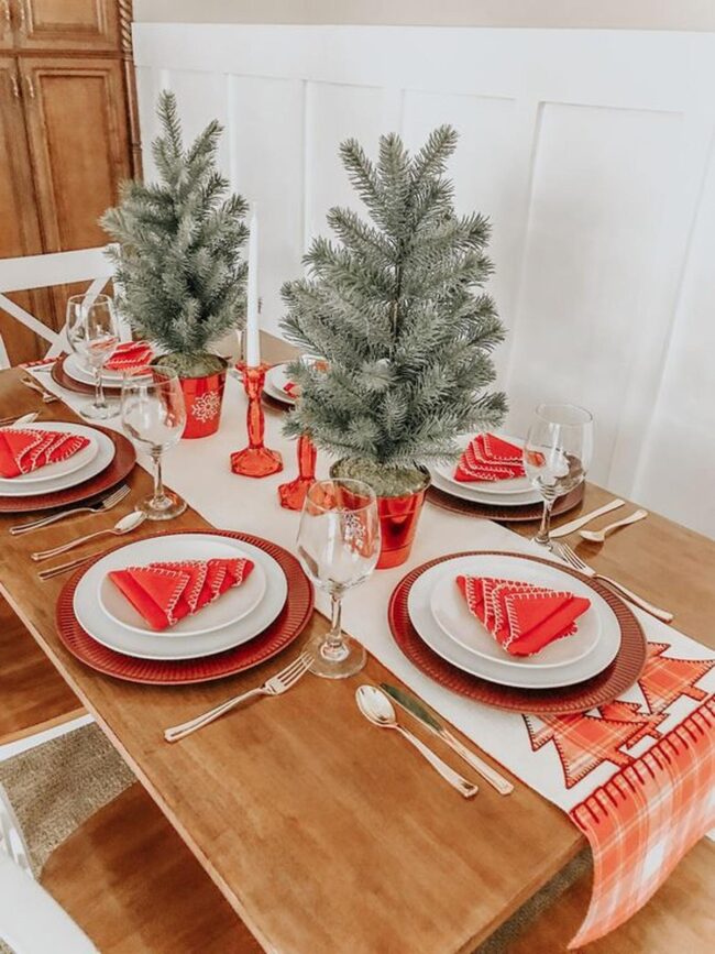 Pine Red Christmas Table