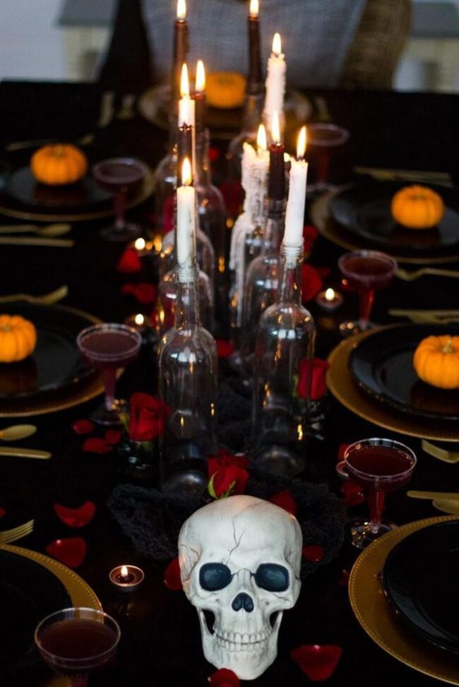 Gold-Edged Dramatic Tablescape