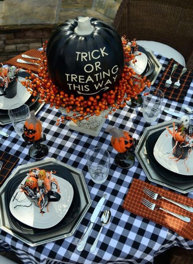 Checkered Spooky Tablescape