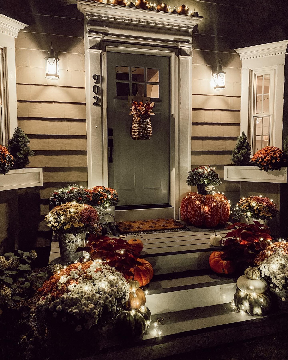 18 Festive Halloween Front Porch Decor Inspirations - Archeworks