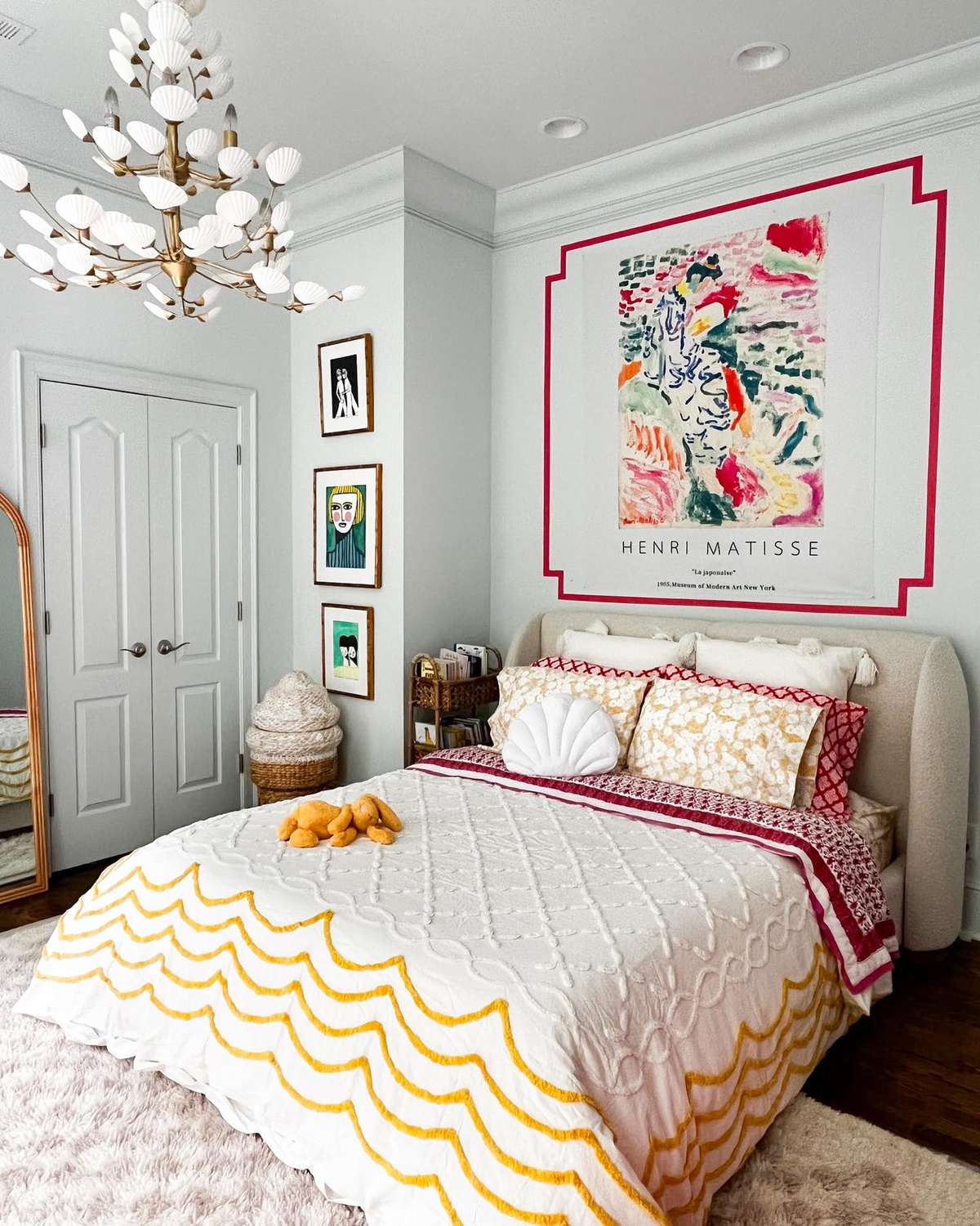 View of 15 Amazing Apartment Bedroom Aesthetic Ideas and Dreamy Decor