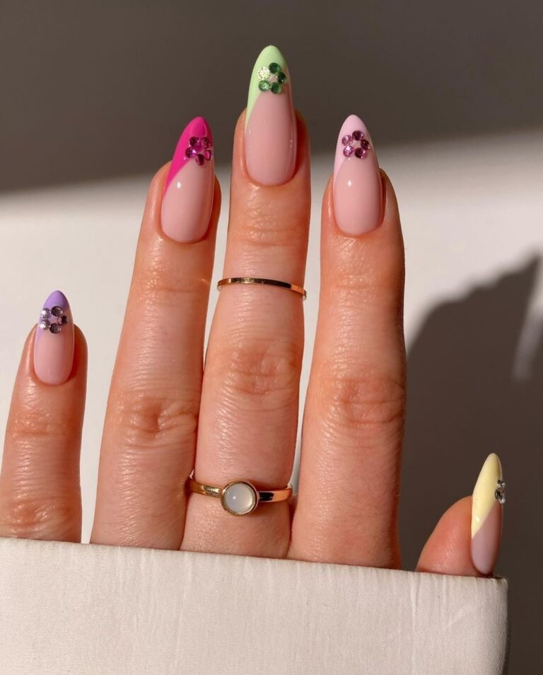 18 Fun Two-Tone French Tip Designs to Try - Archeworks